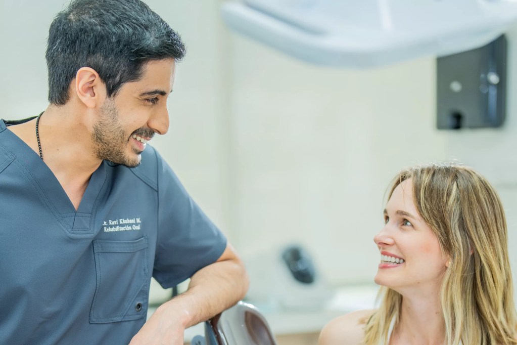 Carillas cerámicas confeccionadas a la medida en el laboratorio dental
