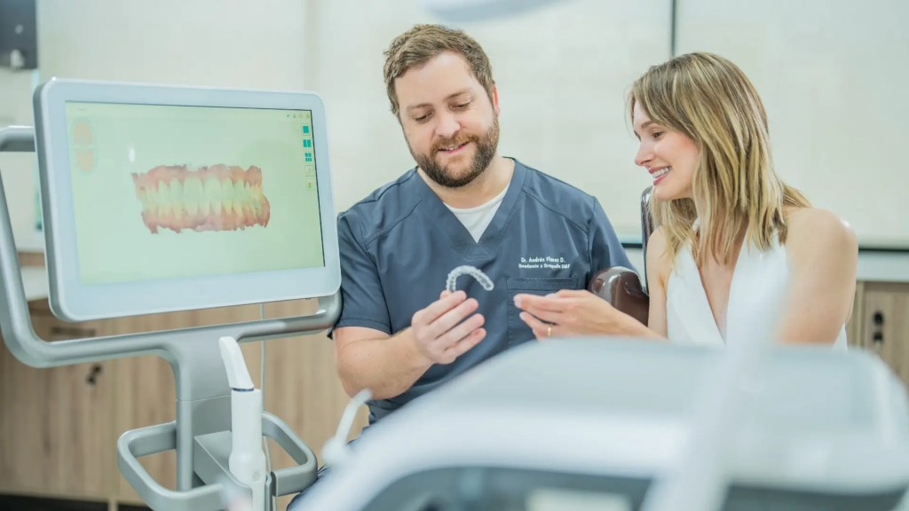 Dr. Andrés Flores, especialista en ortodoncia Invisalign en Zenclinic