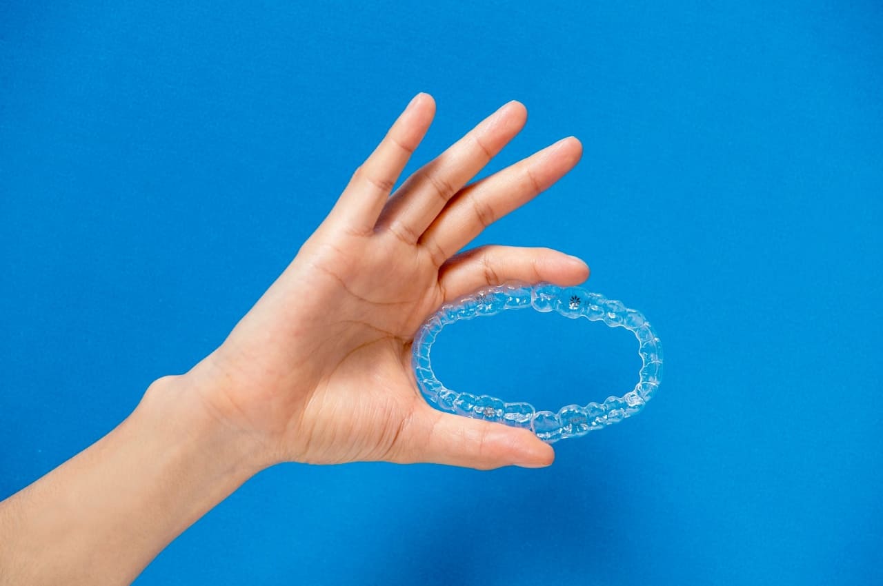 ¿Cómo funciona Invisalign? Paso a paso del tratamiento